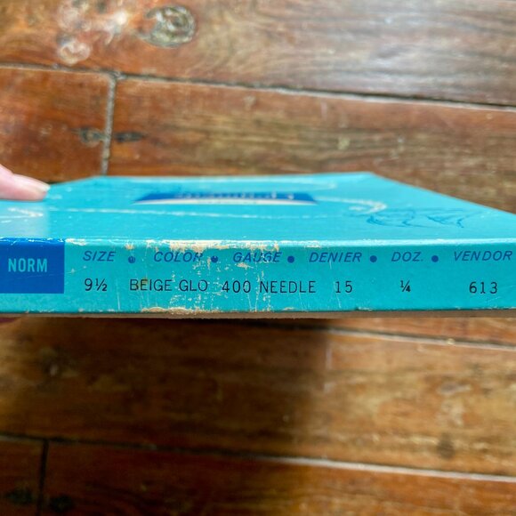 vtg 2 prs Pennys GAYMODE Neumode Nylon Stockings Cuban Heel 9 1/2 Beige Glo NIB - Picture 8 of 9